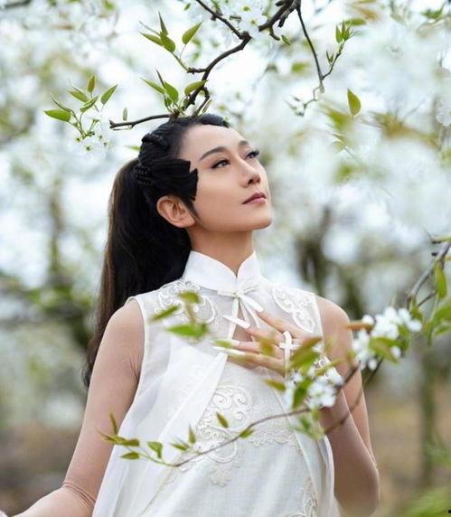 最露丁裤视频,性感辣妈的时尚秀场