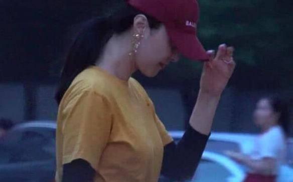 激烈的床震吃胸视频