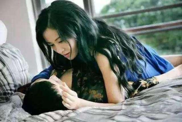 很黄很黄地在床视频女,揭秘“很黄很黄”视频中的女生